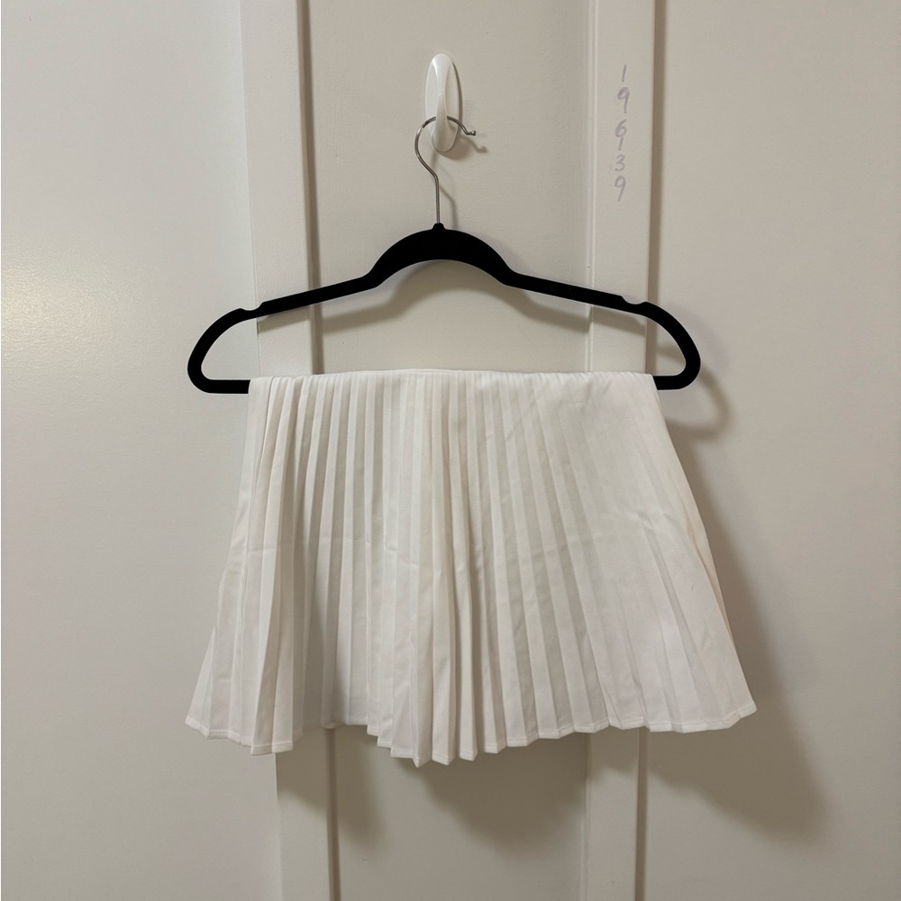 Aritzia White Pleated Mini Skirt